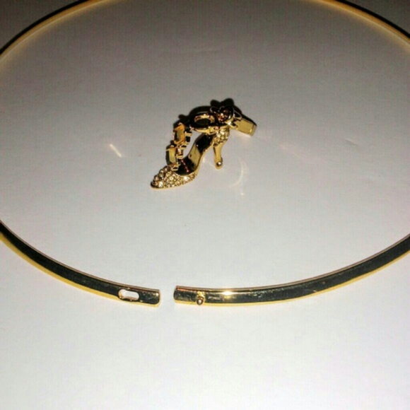 Choker Necklace with Charm - Picture 2 of 4